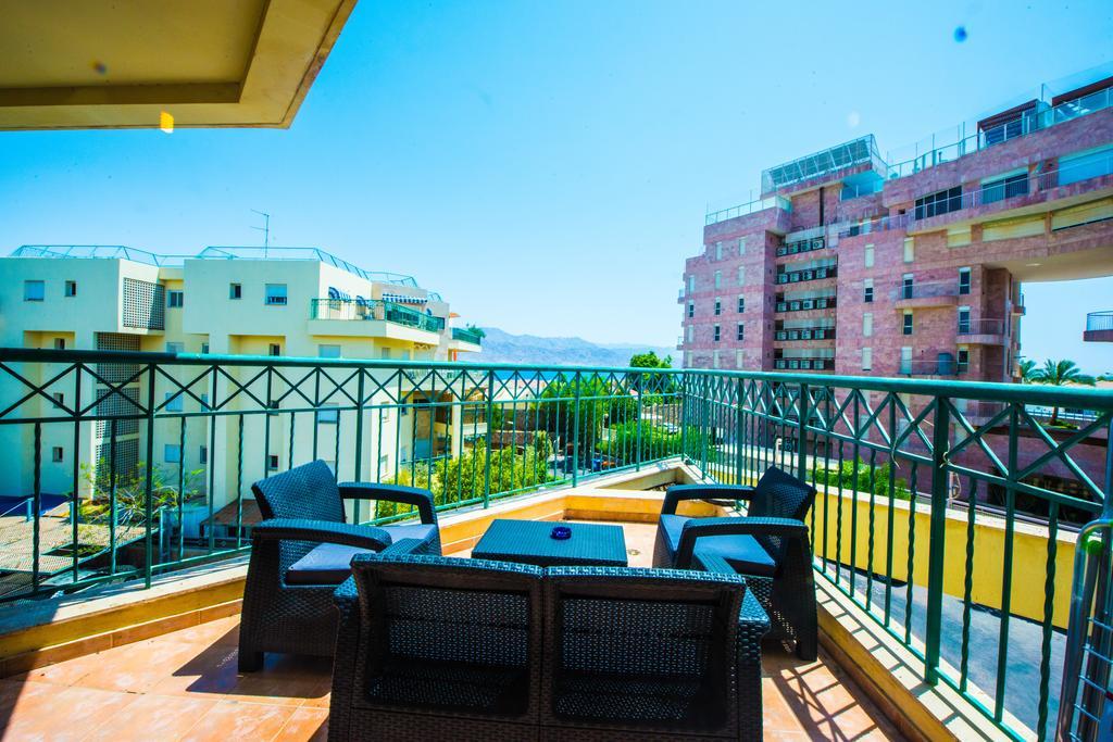 C Class Apartment Eilat Exteriör bild