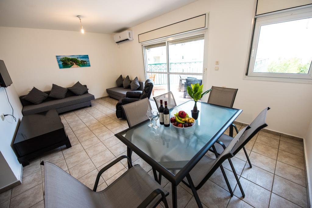 C Class Apartment Eilat Exteriör bild